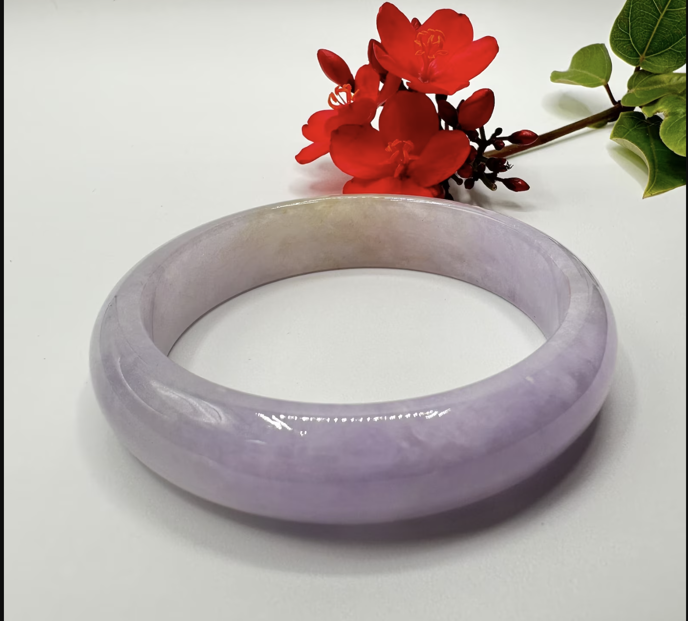 The Profound Meaning of Jadeite Bracelets: A Celestial Circle of Elegance